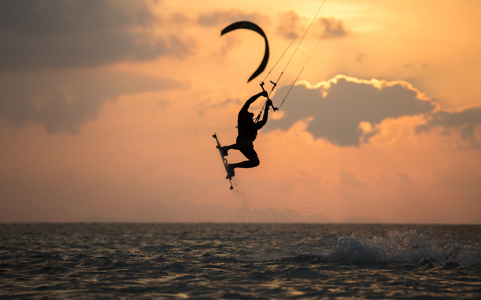 Kitesurfing in Kiti Softades Beach & Pervolia Beach in Cyprus